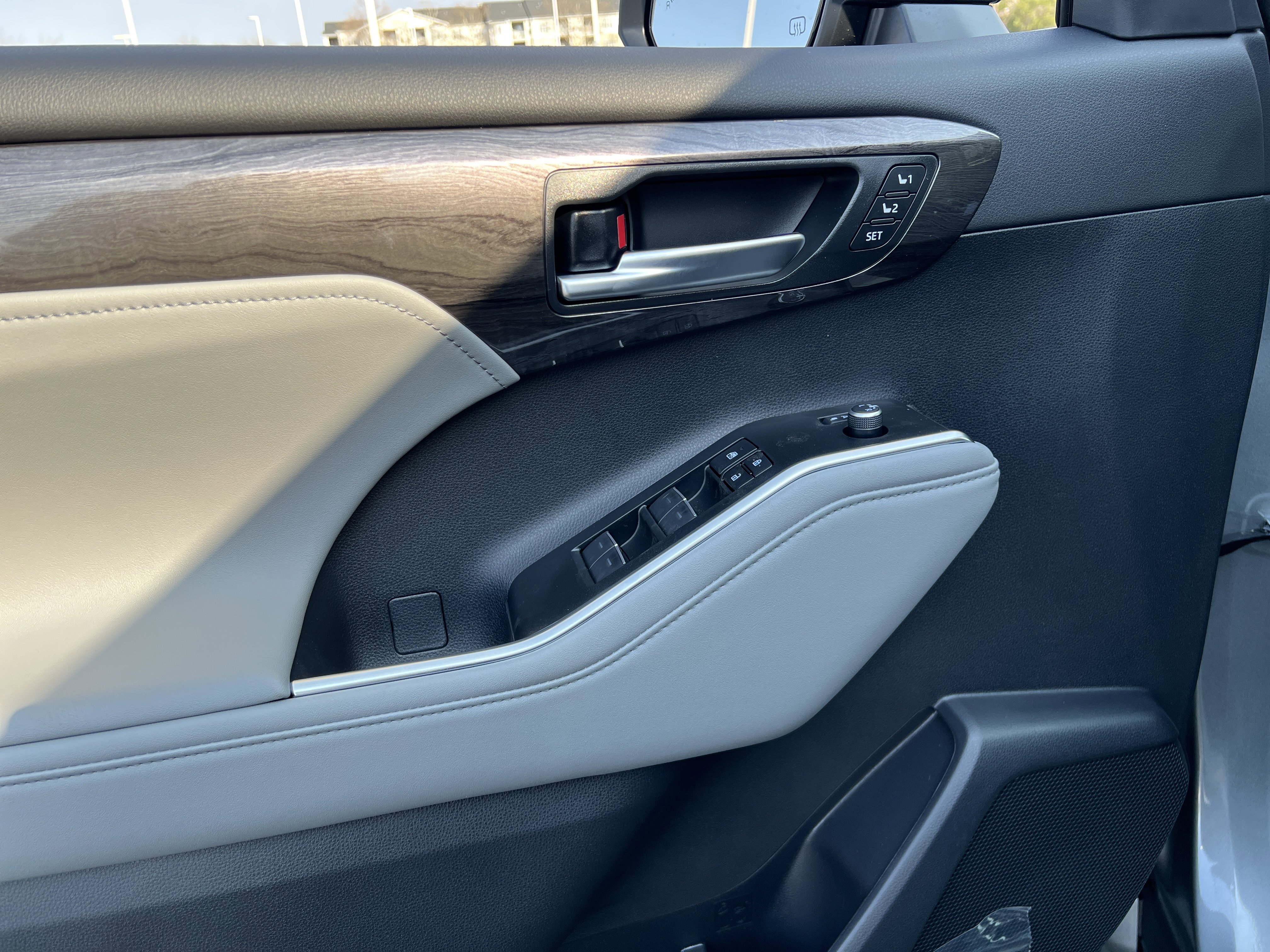 New 2026 Toyota Highlander Platinum image 12