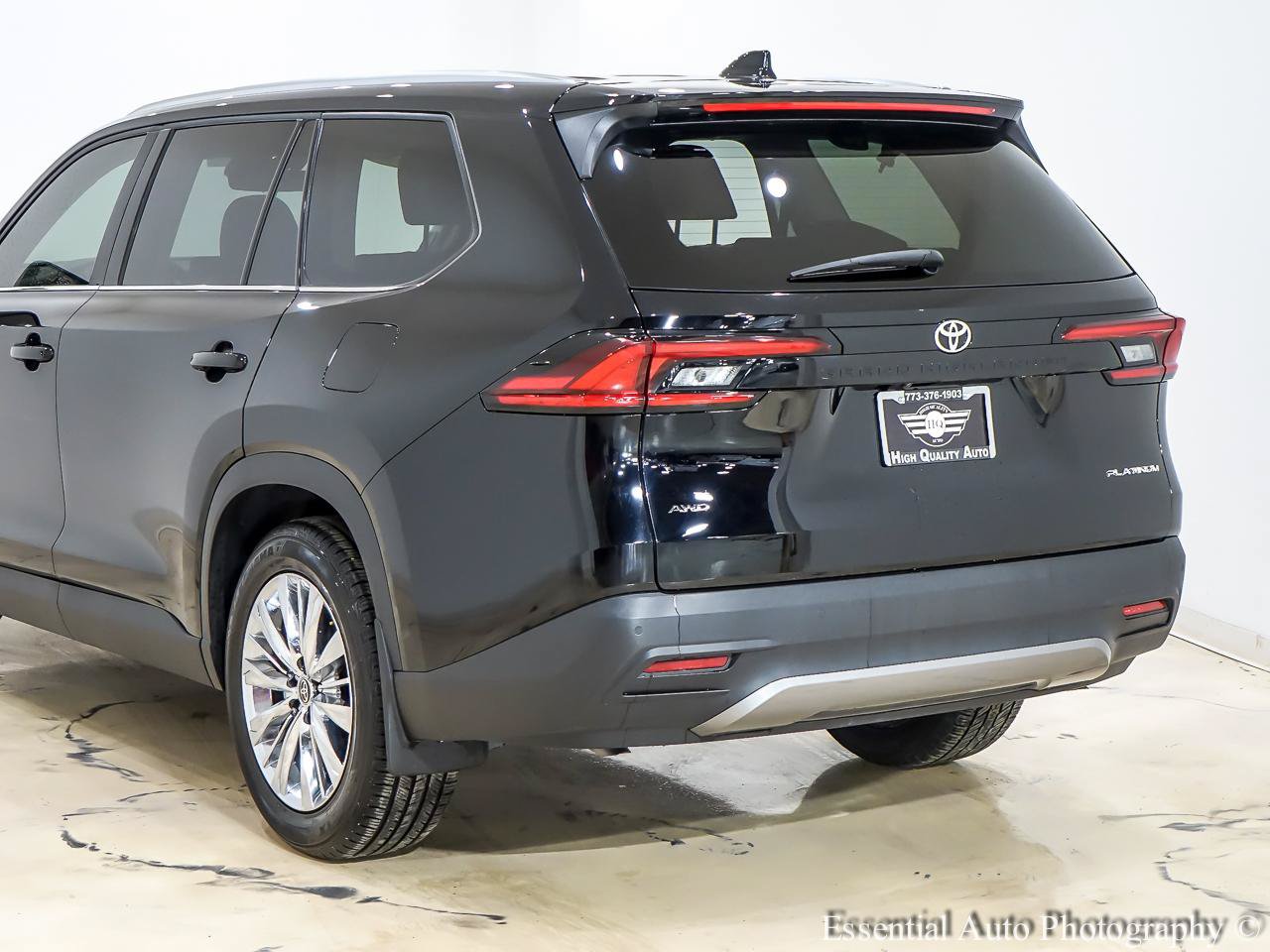 Used 2025 Toyota Grand Highlander AWD image 9