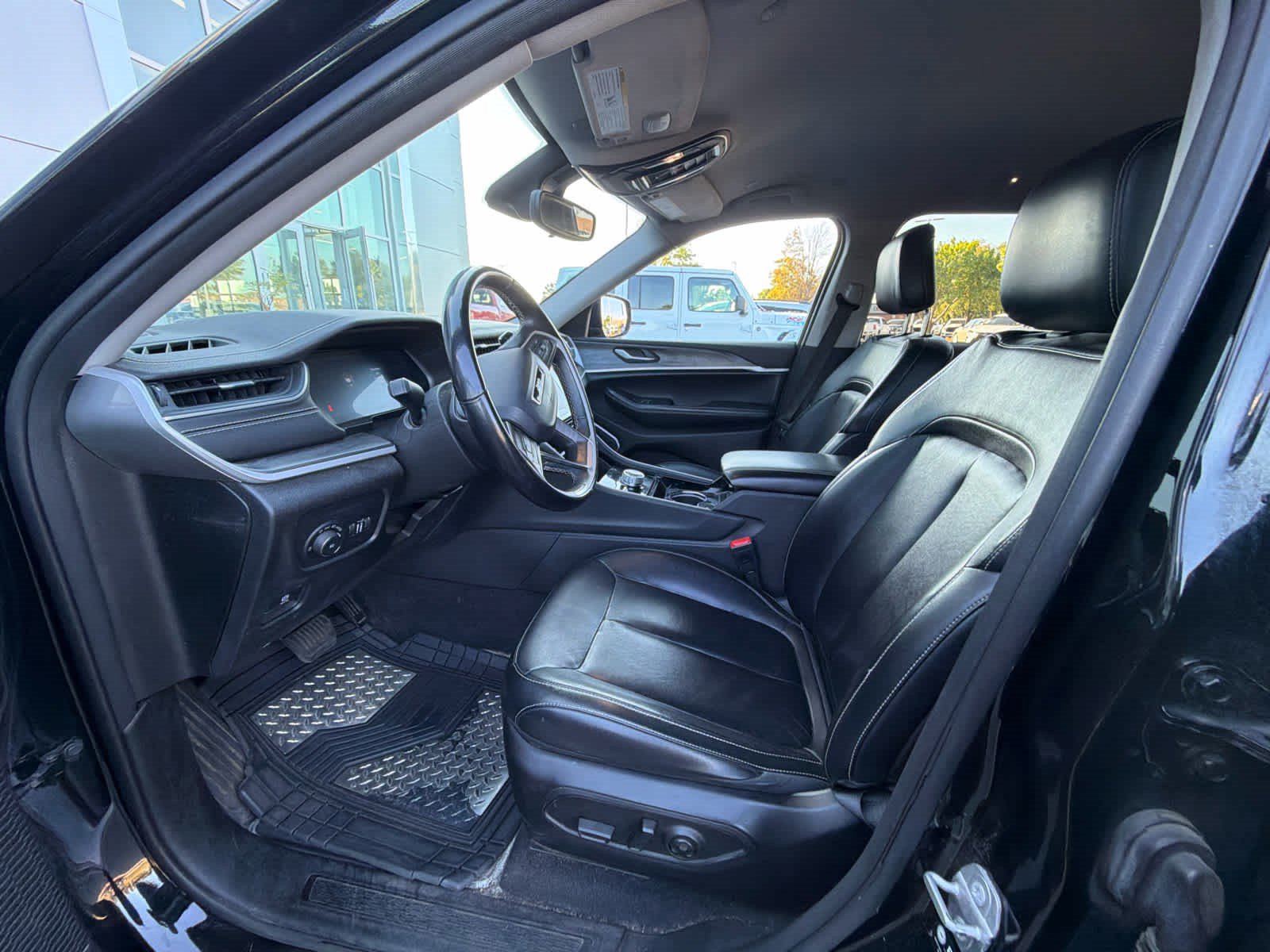 Used 2022 Jeep Grand Cherokee L Limited AWD/4WD image 8