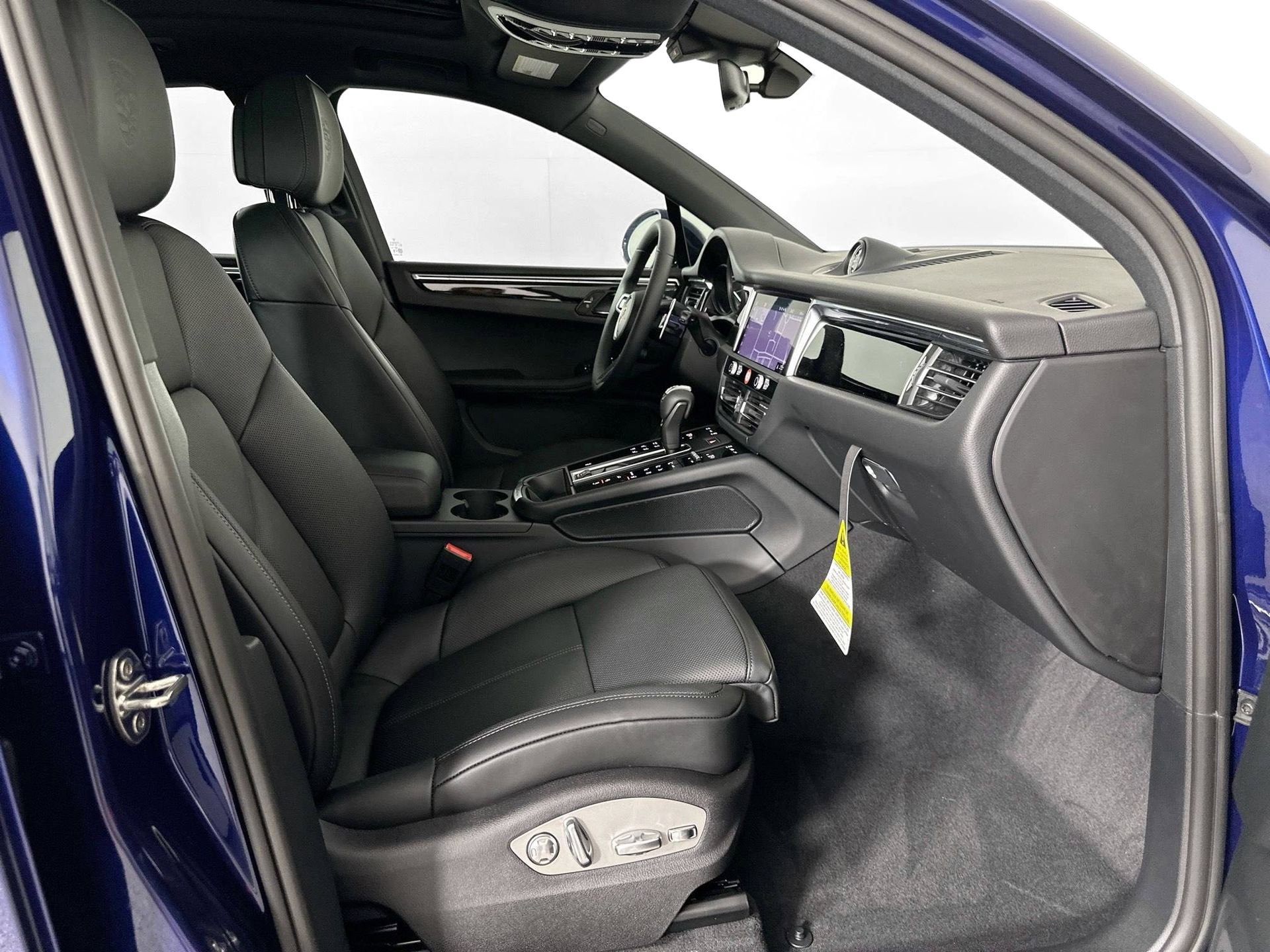 Certified 2026 Porsche Macan image 29