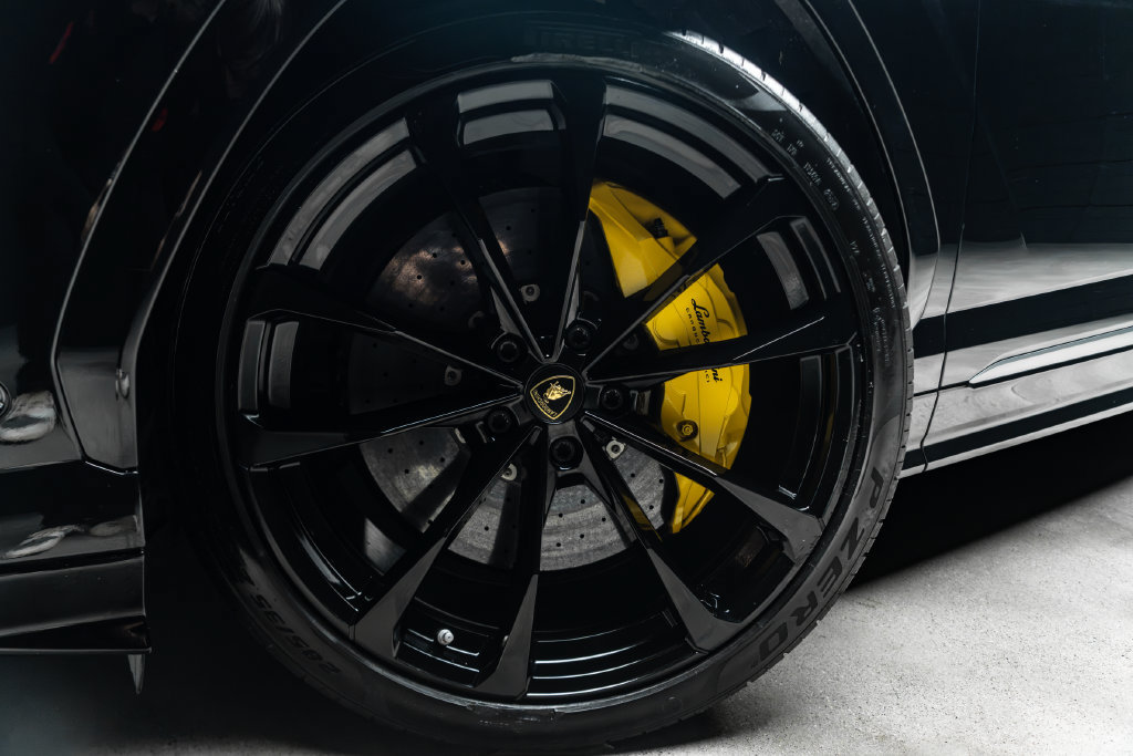 Used 2020 Lamborghini Urus AWD/4WD image 3