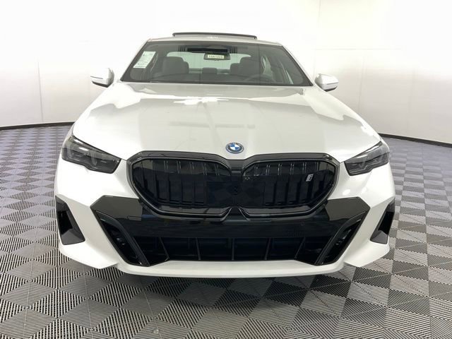 Used 2024 BMW i5 eDrive40i w/ M Sport Package RWD image 3