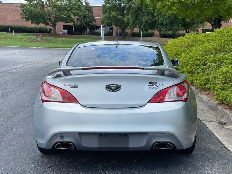 Used 2012 Hyundai Genesis 3.8 RWD image 5