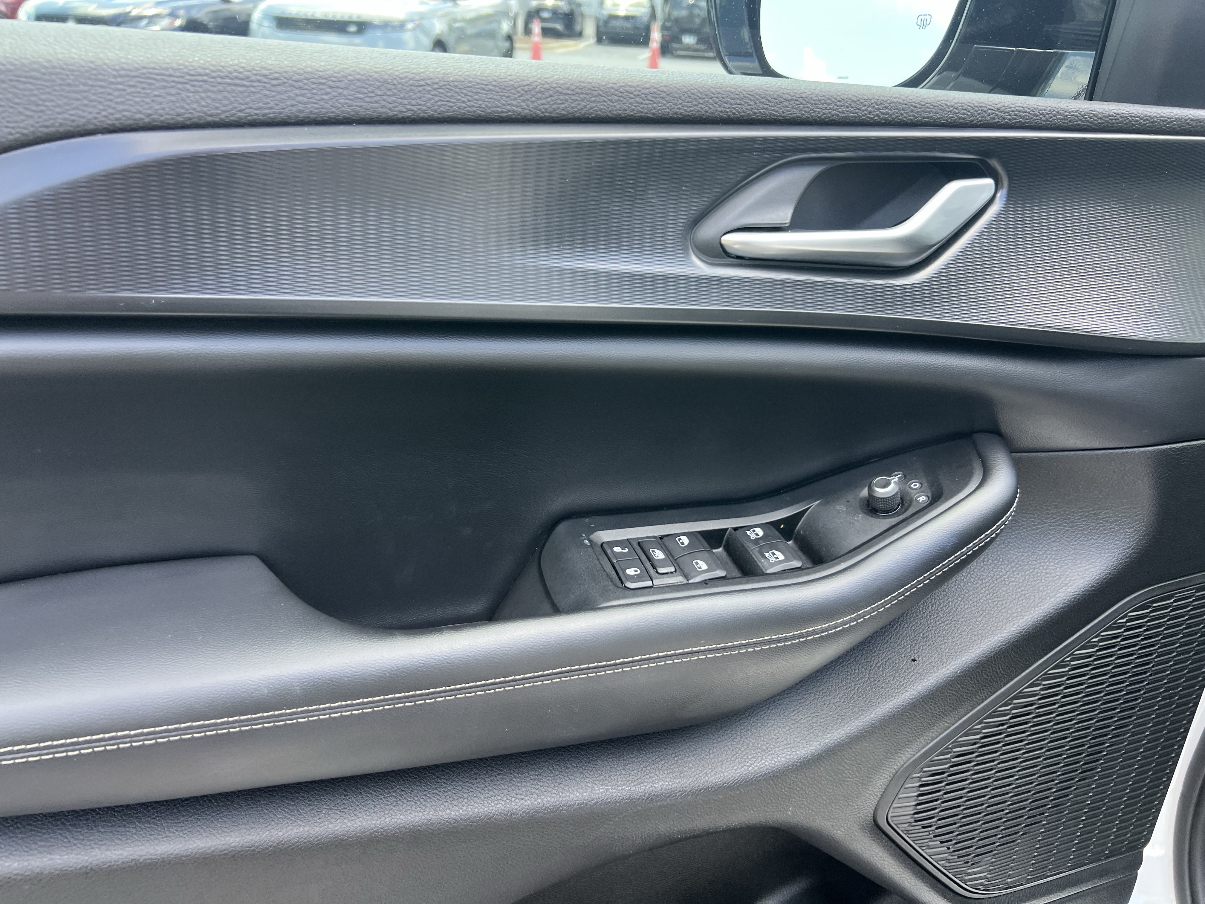 Used 2023 Jeep Grand Cherokee Altitude RWD image 16