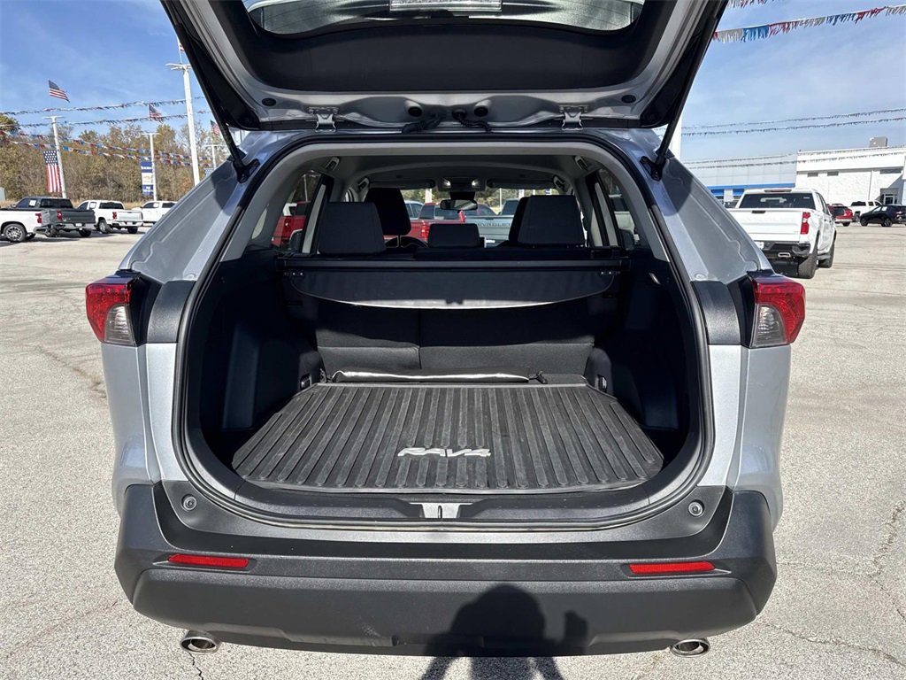 Used 2025 Toyota RAV4 XLE image 6
