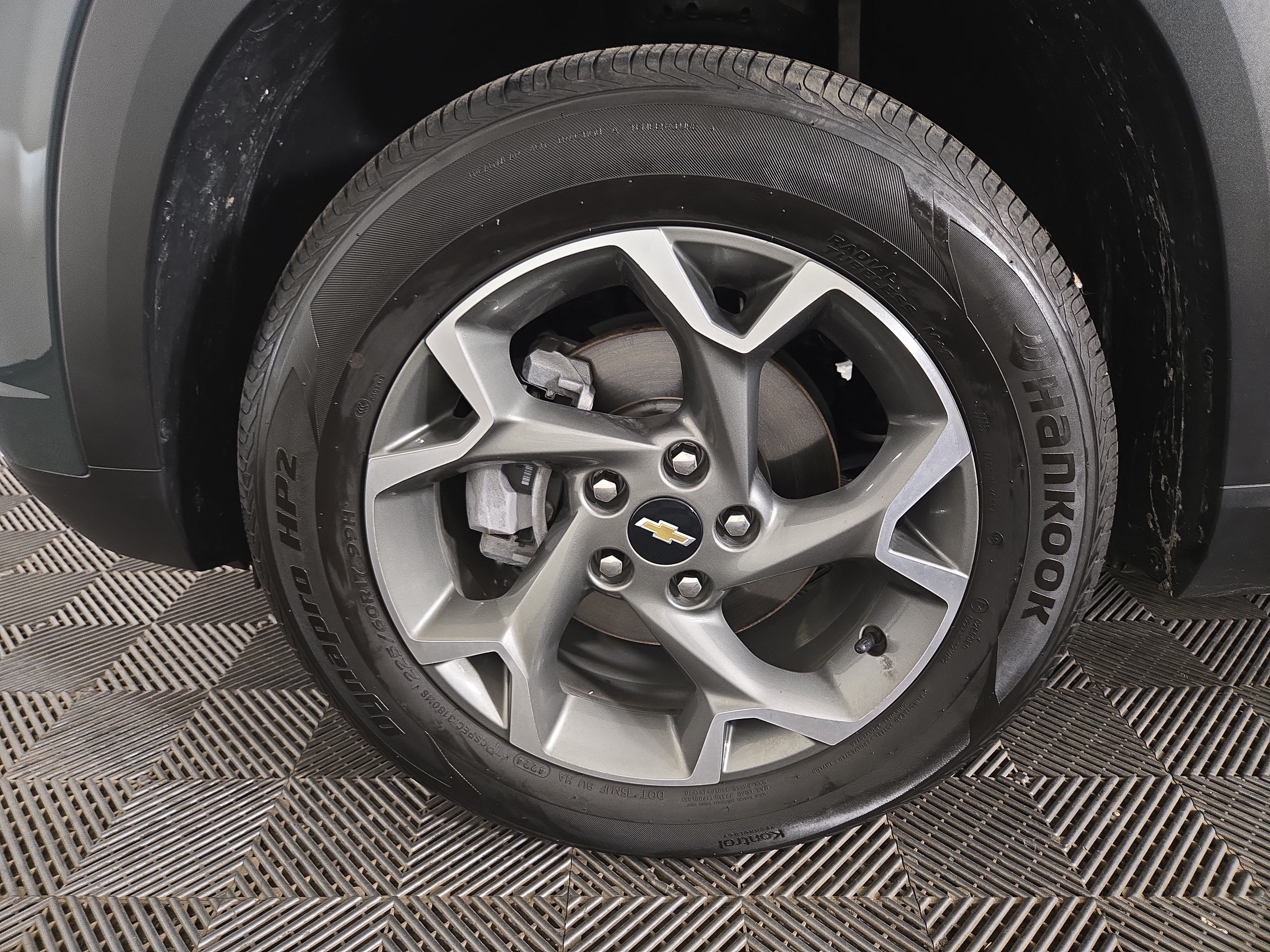 Certified 2025 Chevrolet Trax LT FWD image 32