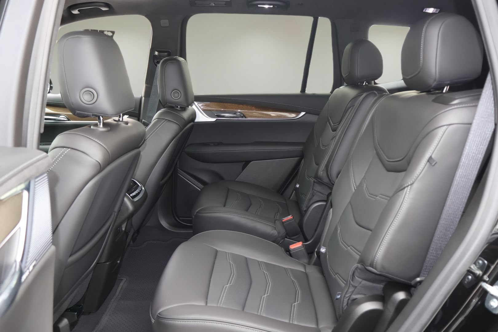 Certified 2025 Cadillac XT6 Sport w/ Platinum Package AWD/4WD image 12