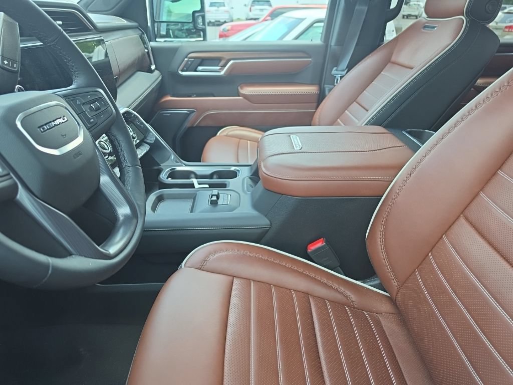 Used 2026 GMC Sierra 3500 Denali Ultimate AWD/4WD image 4