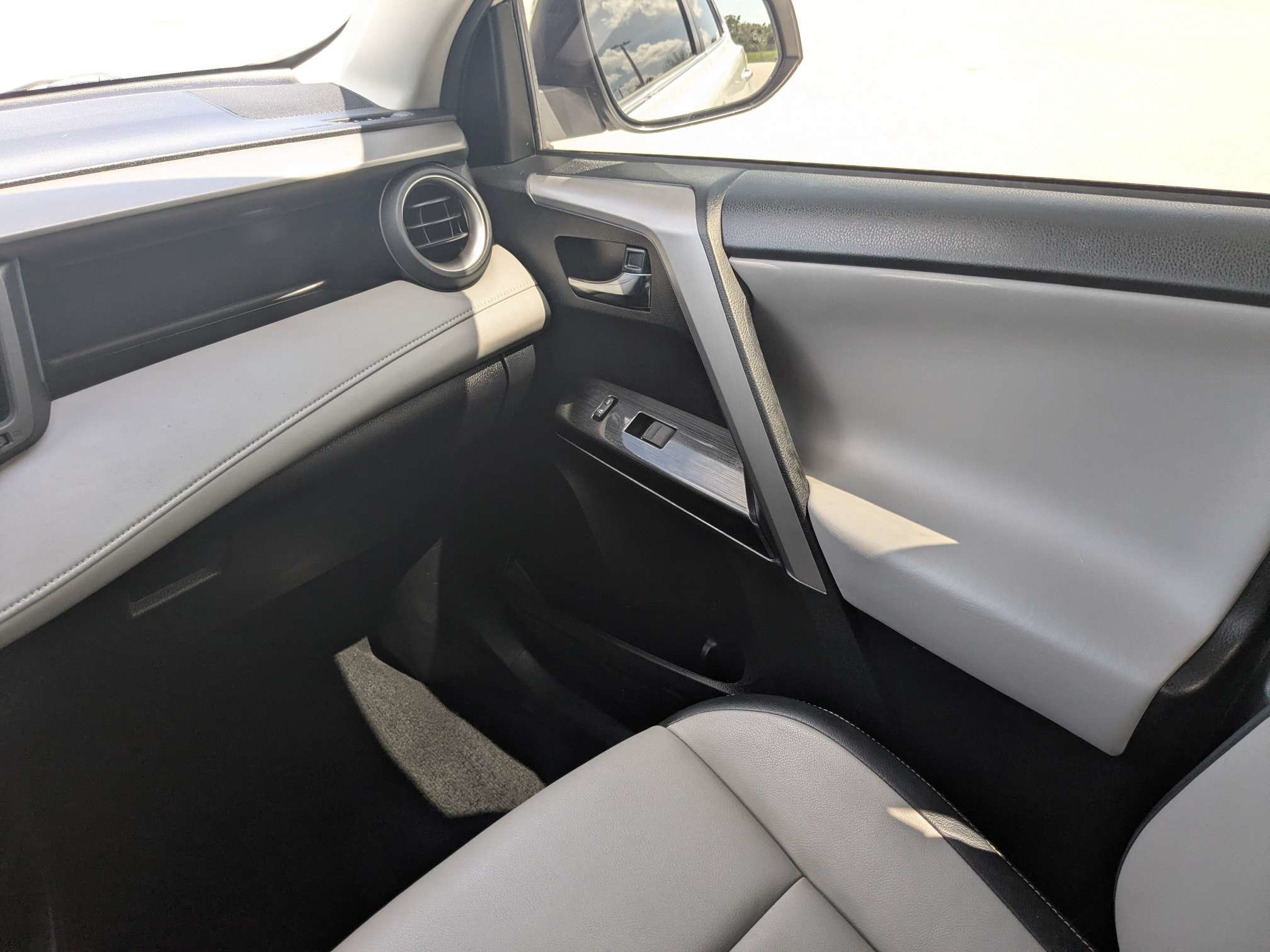 Used 2016 Toyota RAV4 Limited AWD/4WD image 20