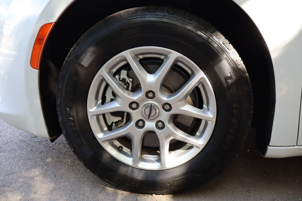 Used 2022 Chrysler Voyager LX FWD image 41