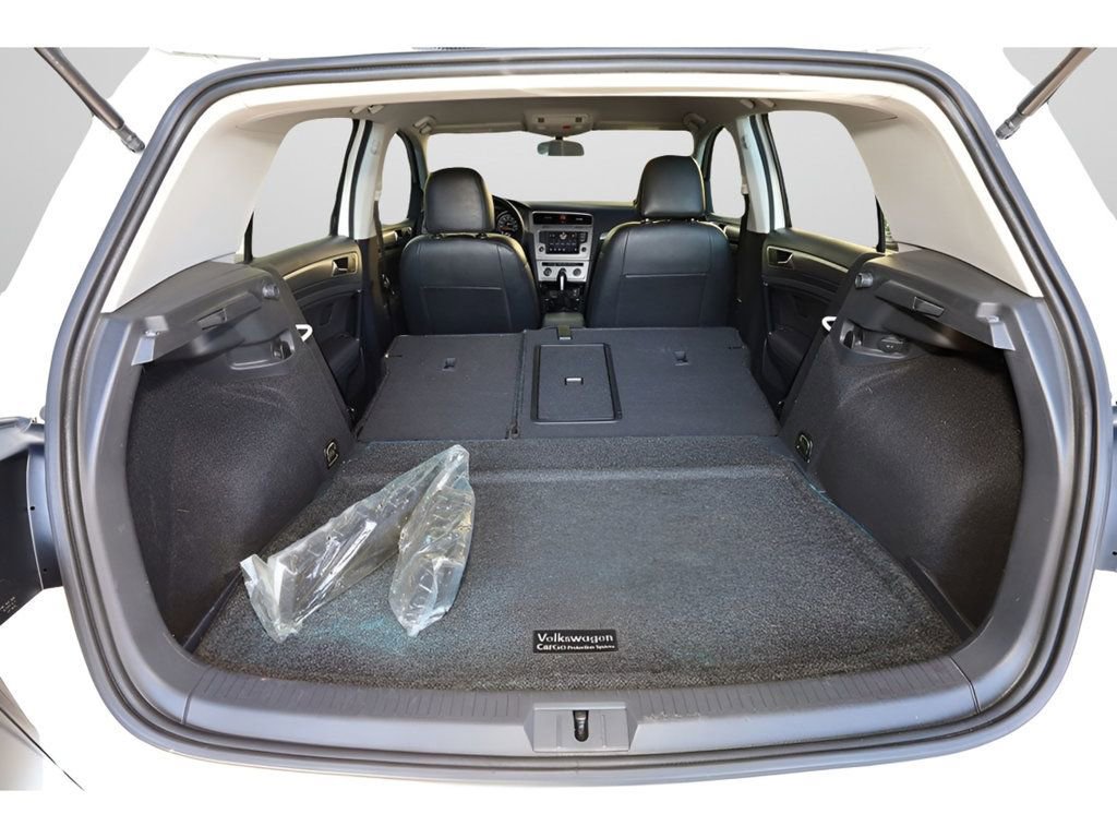 Used 2017 Volkswagen Golf S image 16