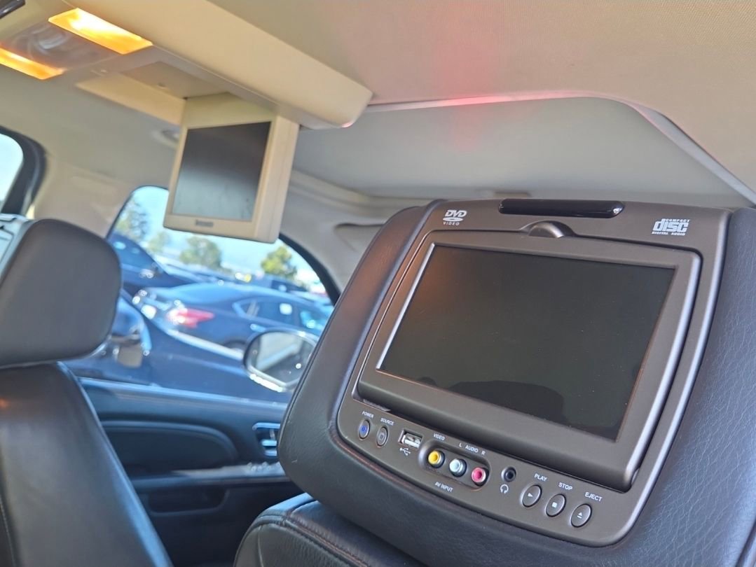 Used 2012 Cadillac Escalade Platinum AWD/4WD image 6