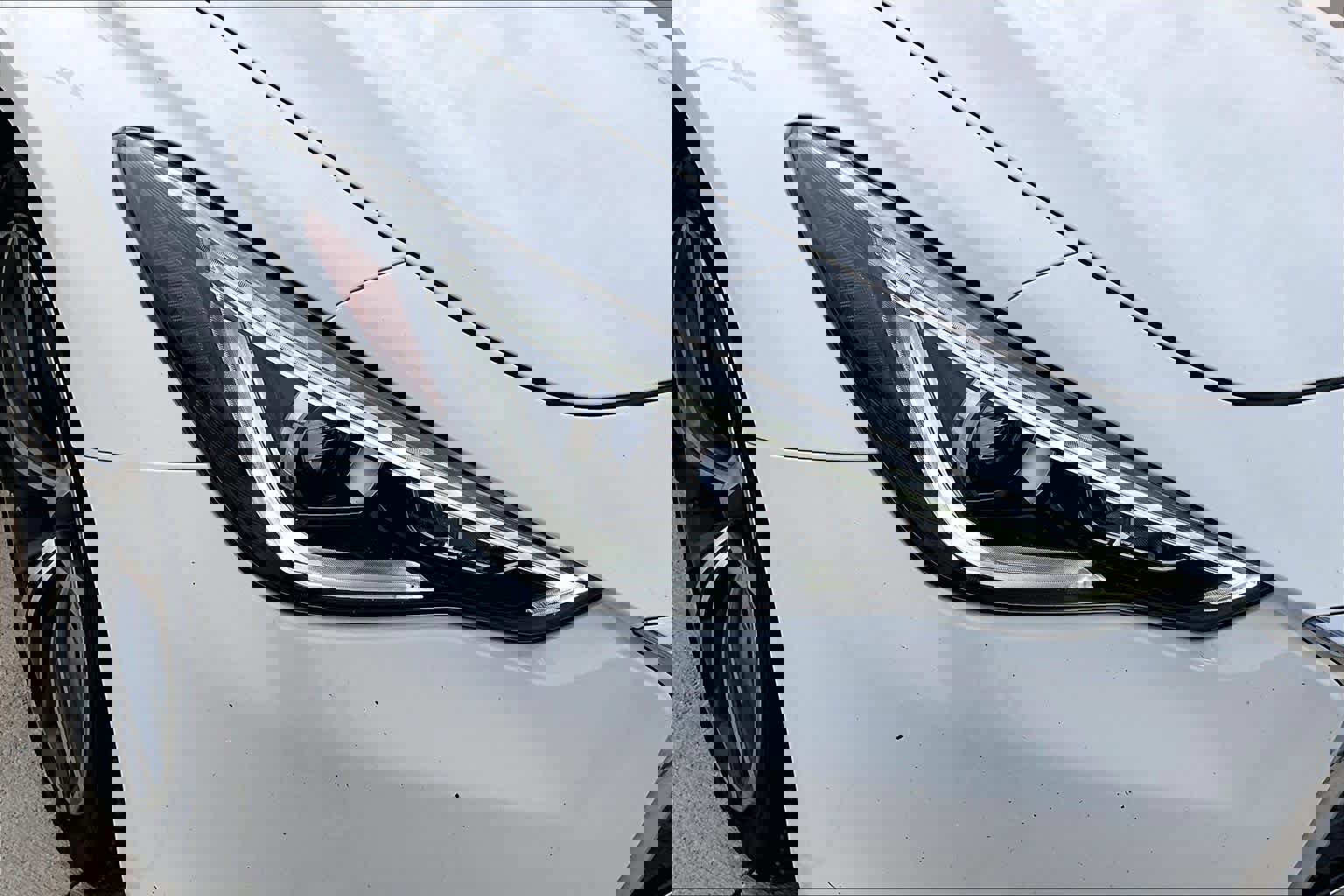 Used 2017 INFINITI Q60 w/ Cargo Package image 24