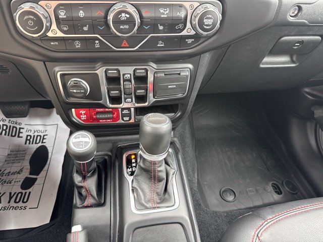 Used 2023 Jeep Gladiator Rubicon w/ Cold Weather Group AWD/4WD image 16