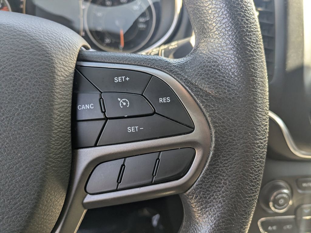 Used 2019 Jeep Cherokee Latitude w/ Popular Appearance Group image 10