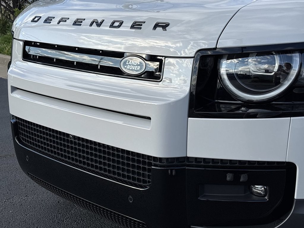 New 2026 Land Rover Defender 110 S AWD/4WD image 9