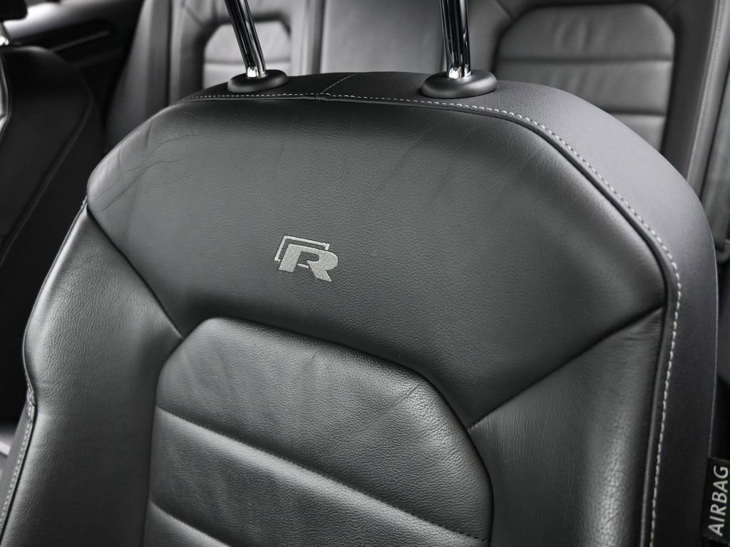 Used 2015 Volkswagen Golf R 4-Door image 25