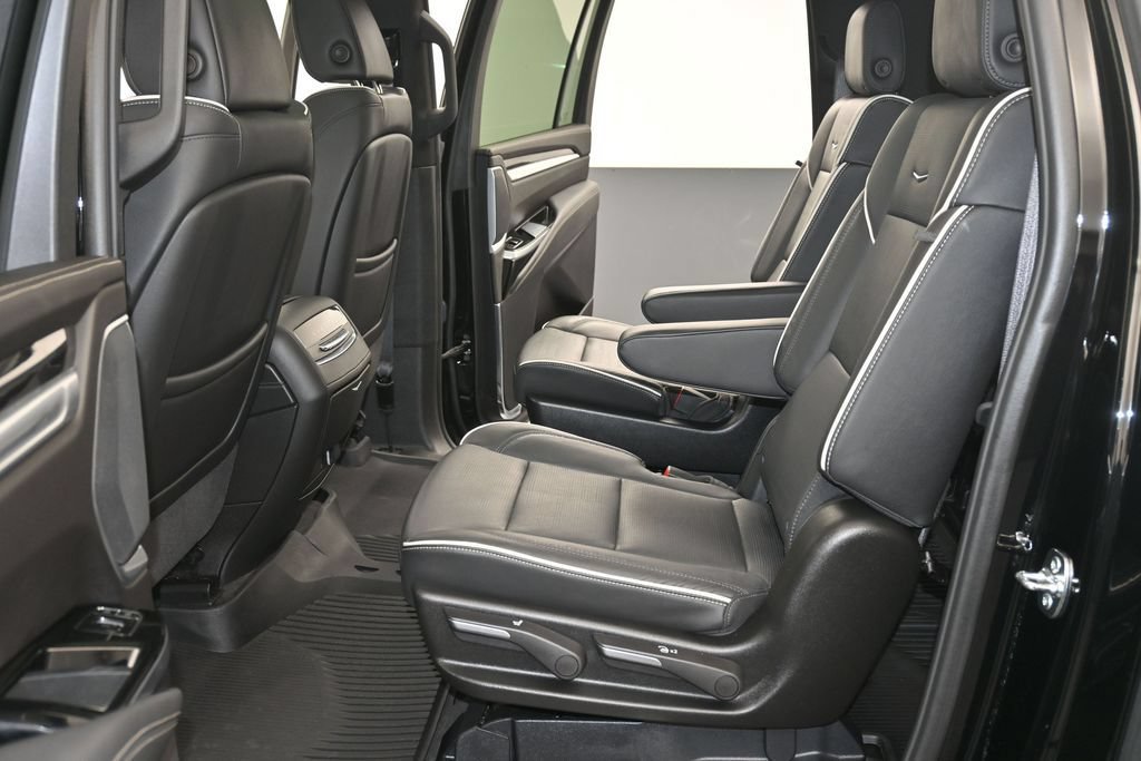 Used 2025 Cadillac Escalade ESV Sport w/ LPO, Floor Liner Package AWD/4WD image 13