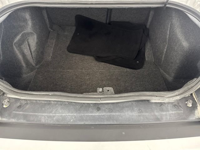 Used 2022 Dodge Challenger SXT RWD image 31