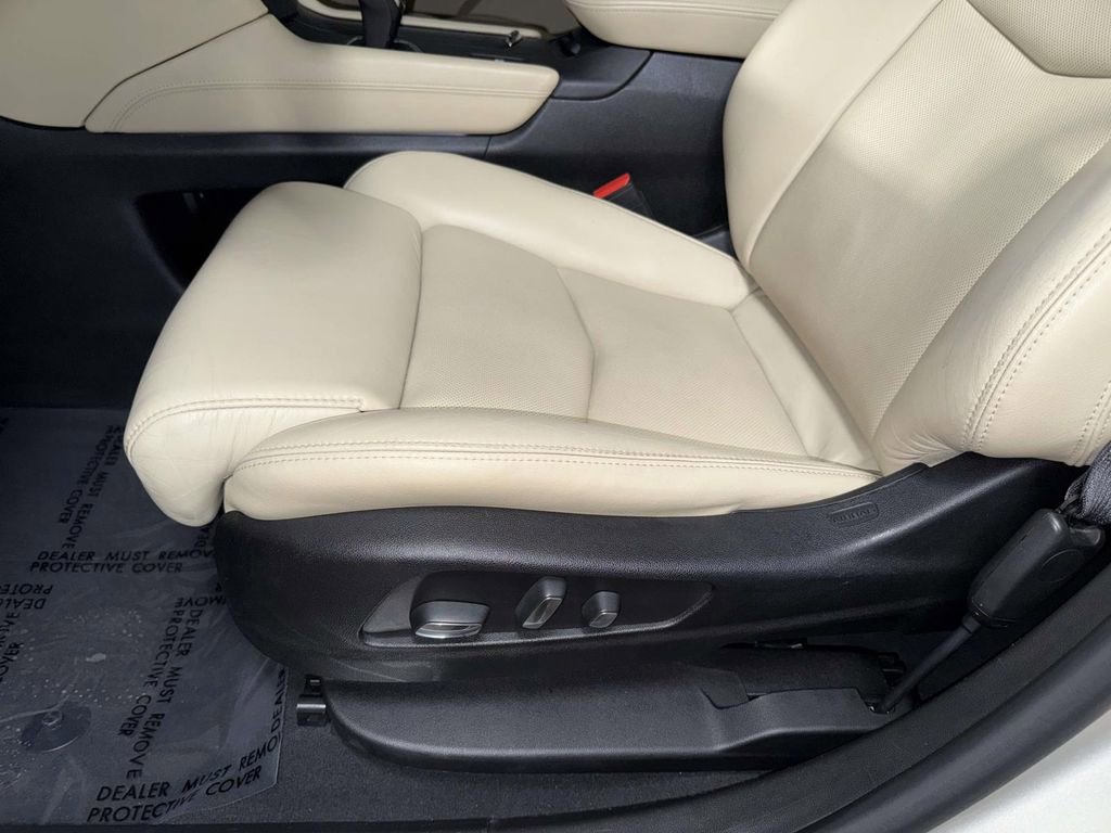 Used 2017 Cadillac XT5 Luxury w/ Driver Awareness Package image 3