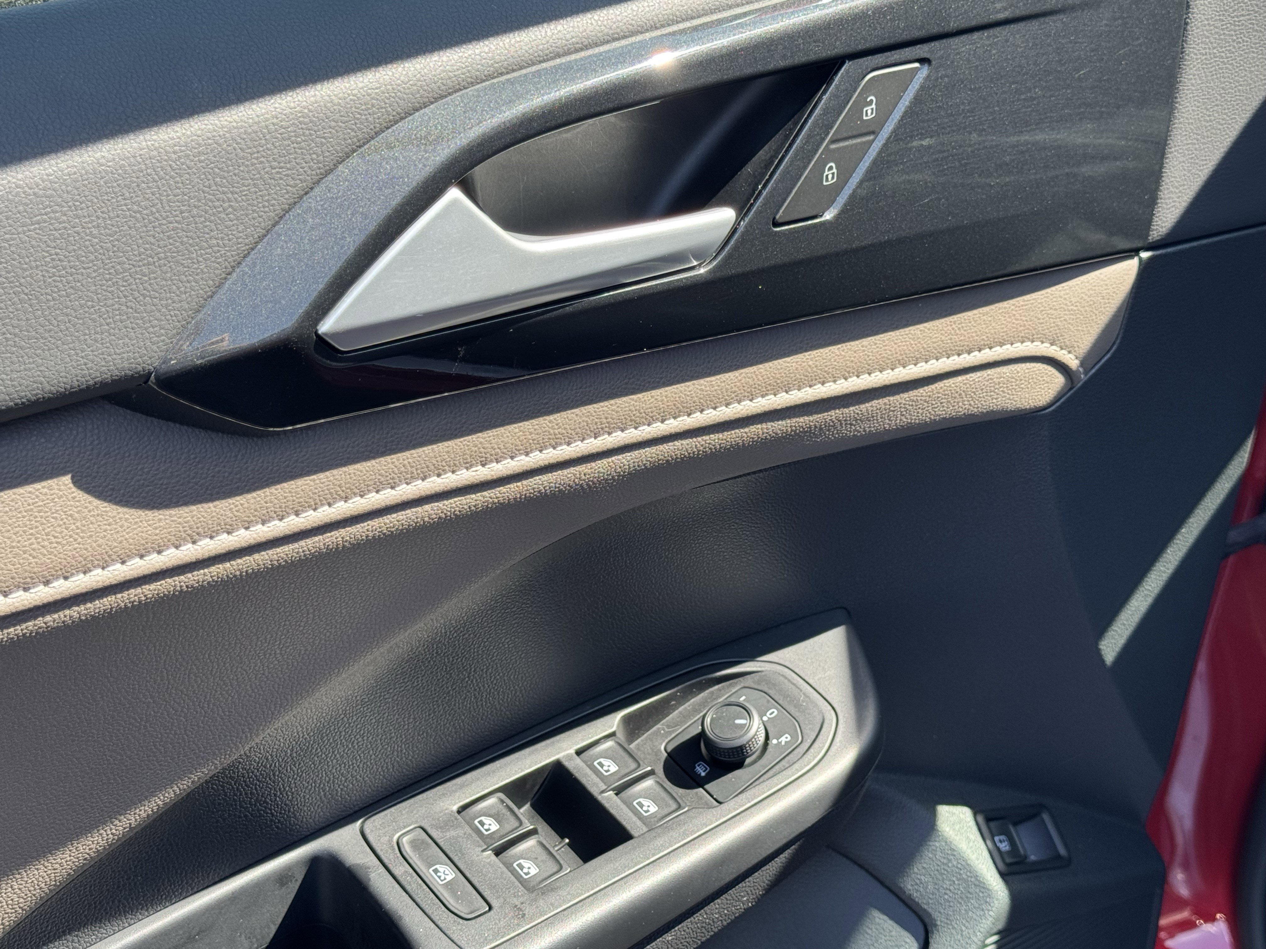 Used 2022 Volkswagen Taos SEL w/ Panoramic Sunroof Package image 14