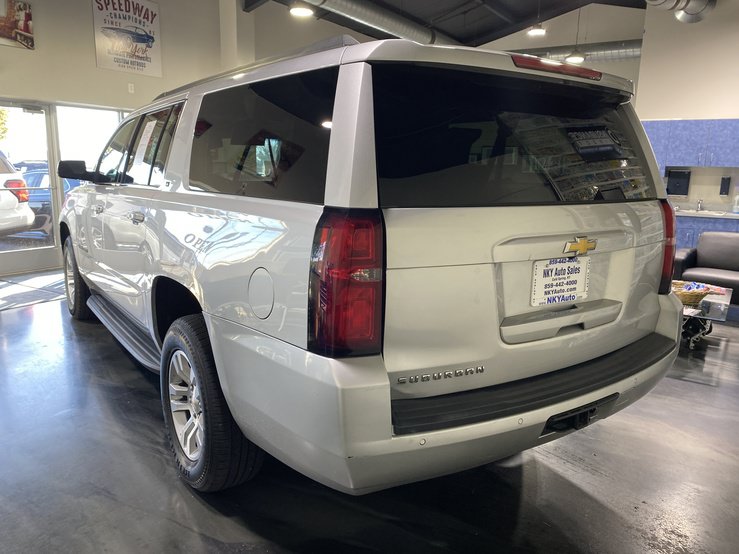 Used 2019 Chevrolet Suburban LT AWD/4WD image 4
