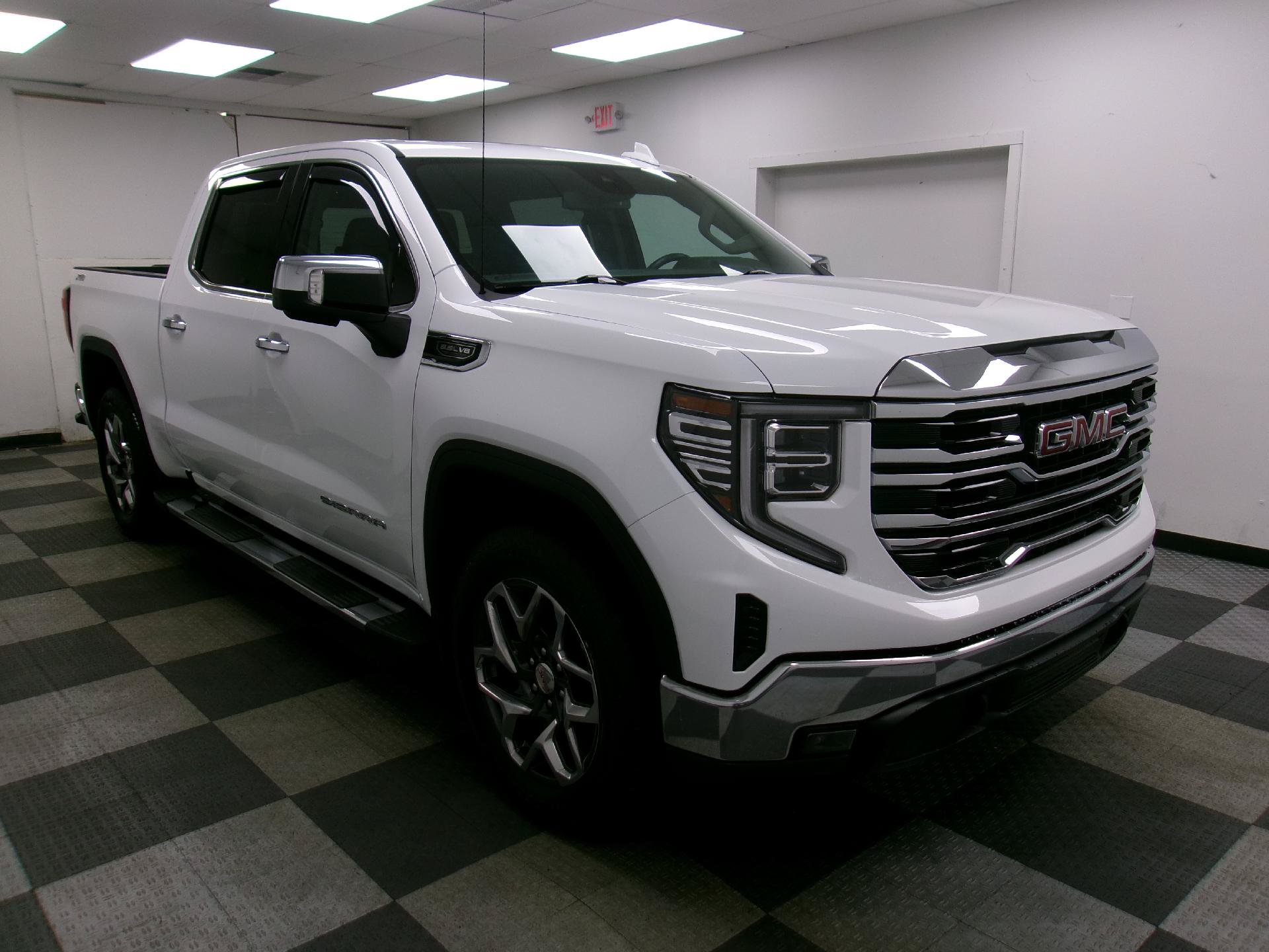 Used 2023 GMC Sierra 1500 SLT w/ SLT Premium Package AWD/4WD image 17