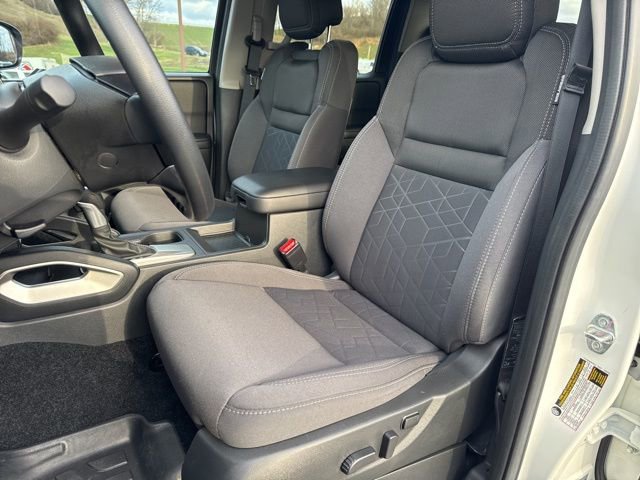 Used 2025 Nissan Frontier SV AWD/4WD image 8