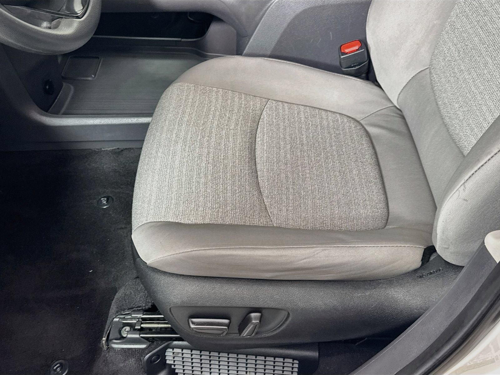 Used 2024 Toyota Sienna LE AWD/4WD image 15