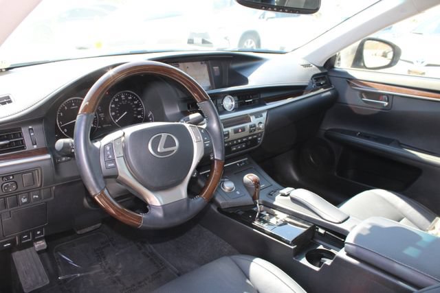 Used 2015 Lexus ES 350 w/ Premium Package FWD image 12
