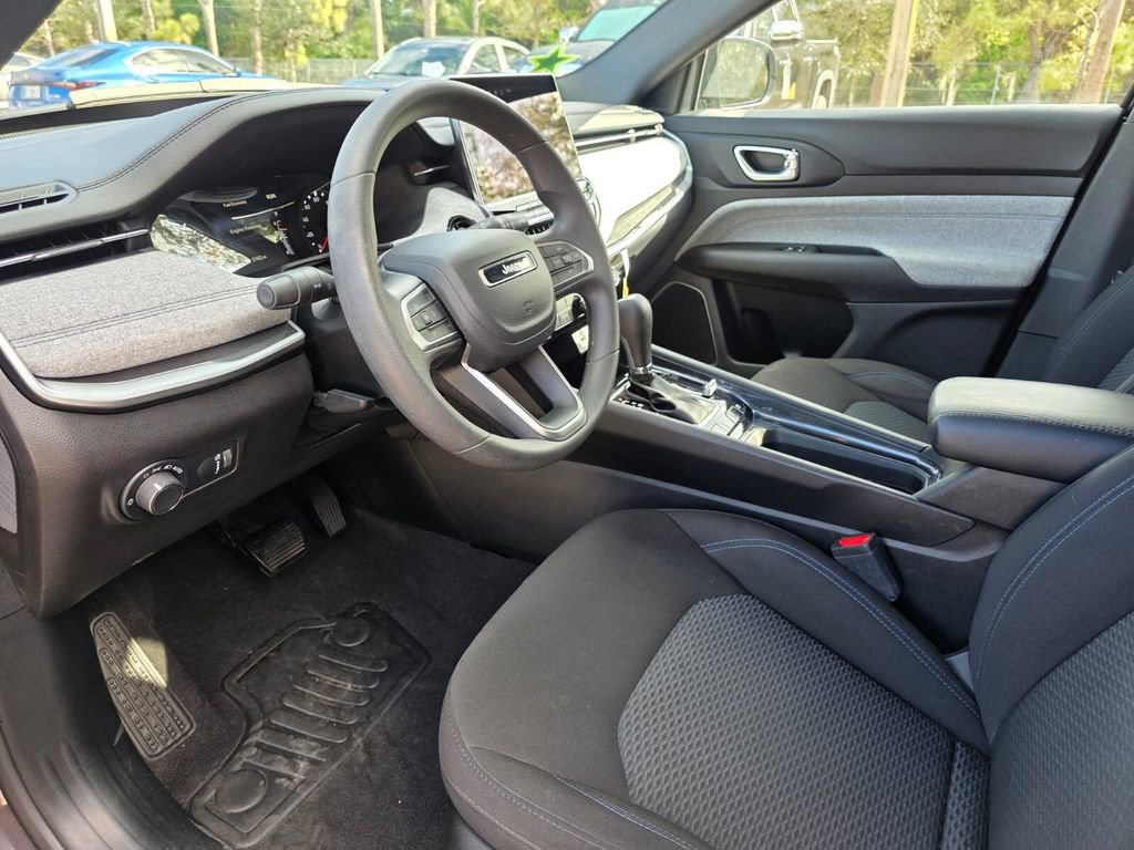 Used 2024 Jeep Compass Sport image 26