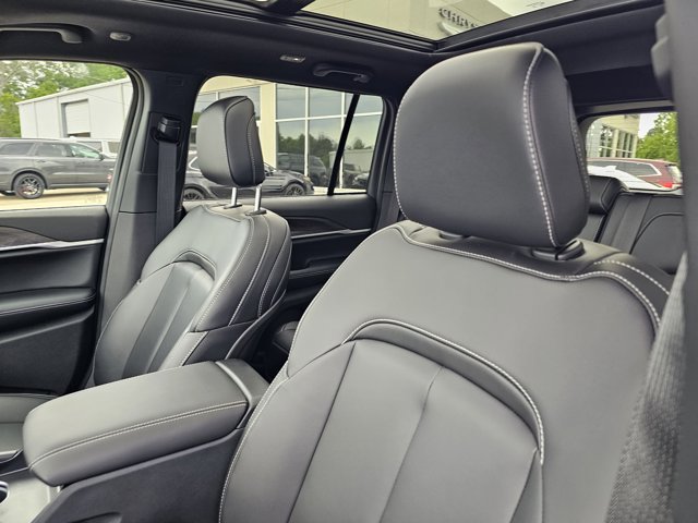 New 2026 Jeep Grand Cherokee Limited w/ Limited Altitude Package RWD image 37