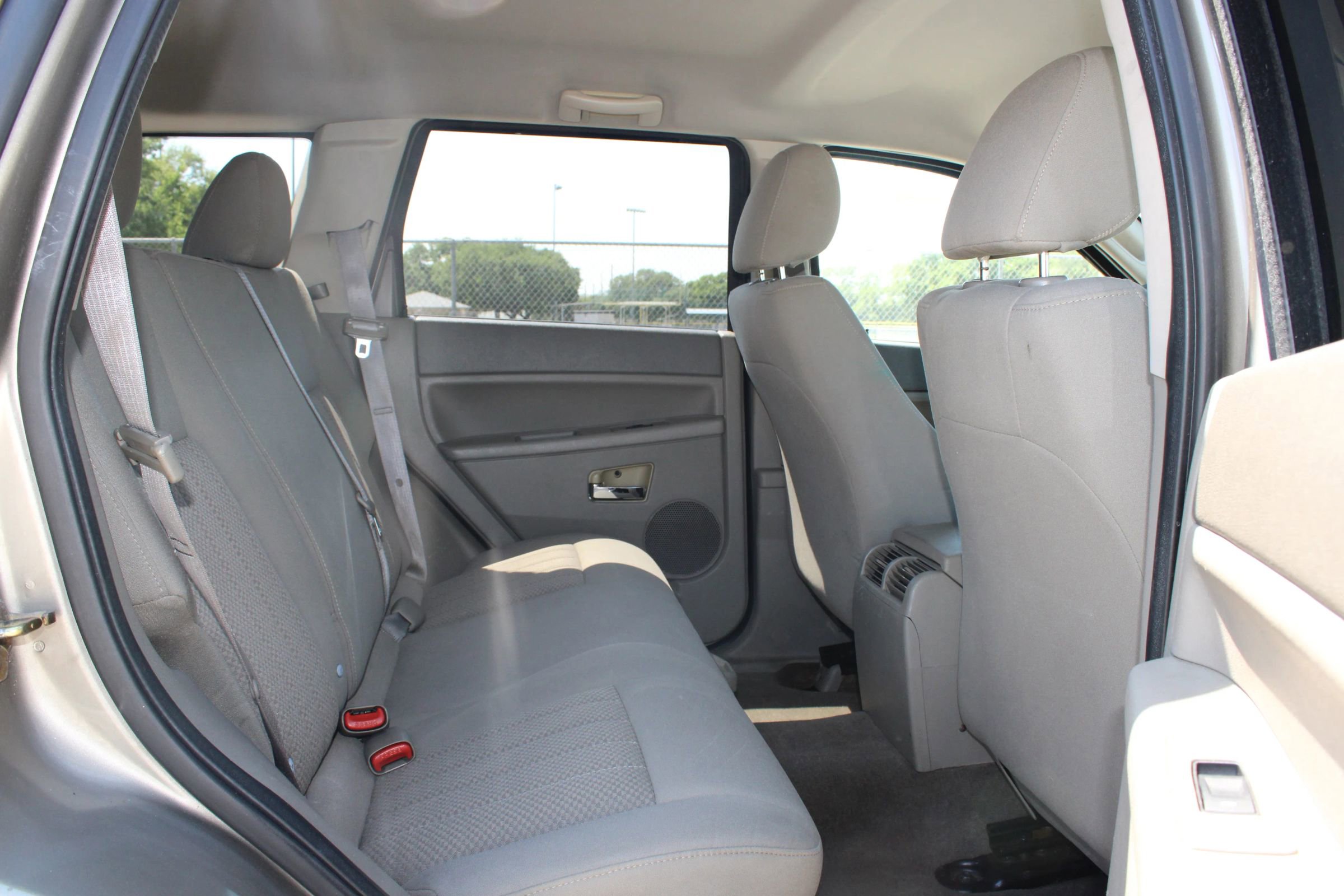 Used 2006 Jeep Grand Cherokee Laredo RWD image 22