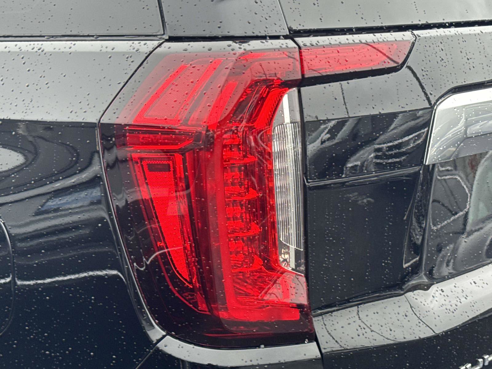 Used 2021 GMC Yukon XL Denali image 9