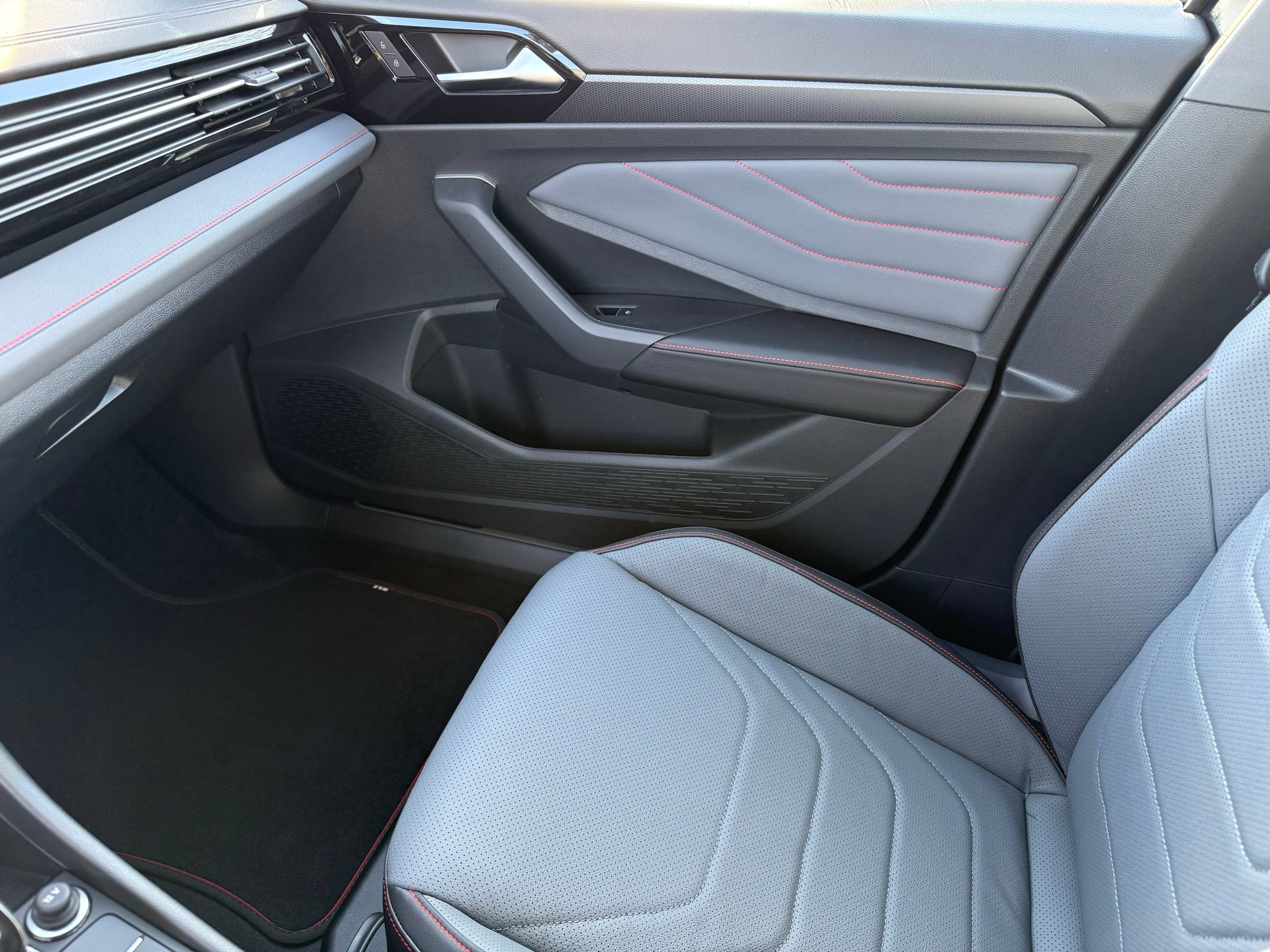 New 2026 Volkswagen Jetta GLI Autobahn FWD image 19