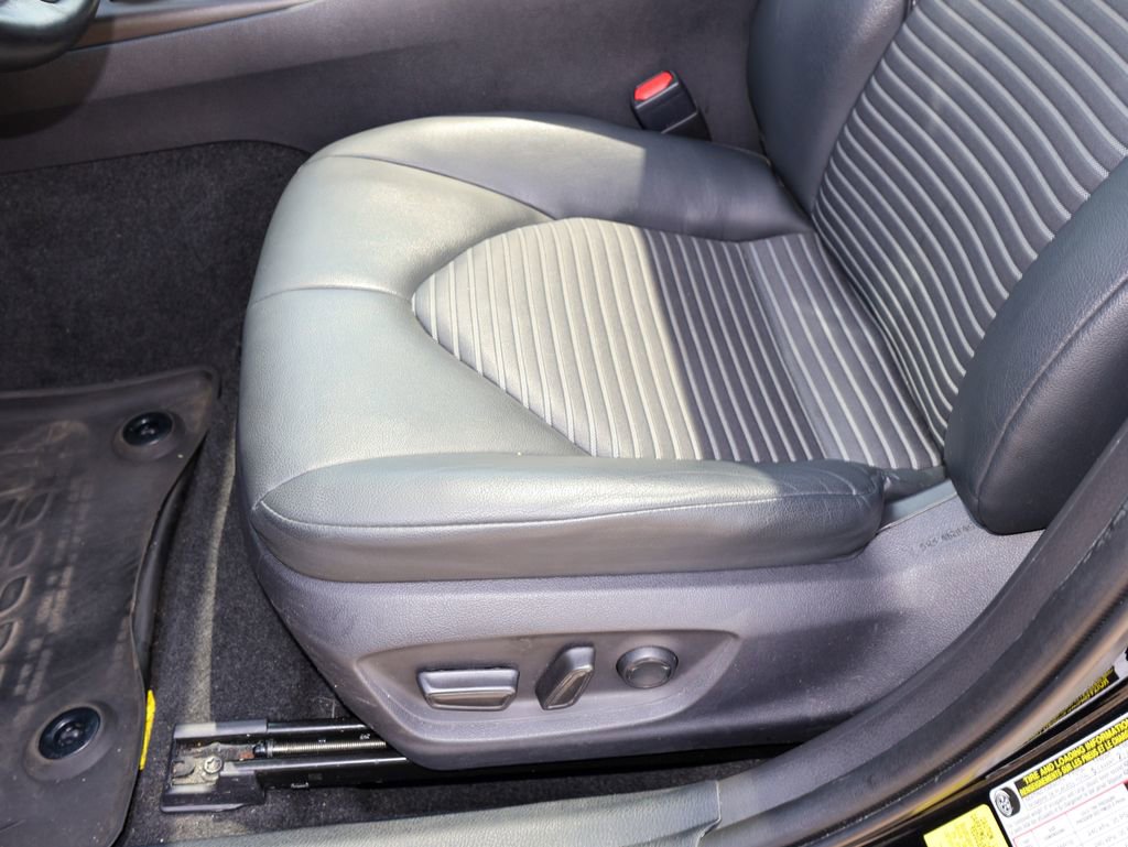 Used 2021 Toyota Camry SE w/ Cold Weather Package FWD image 8