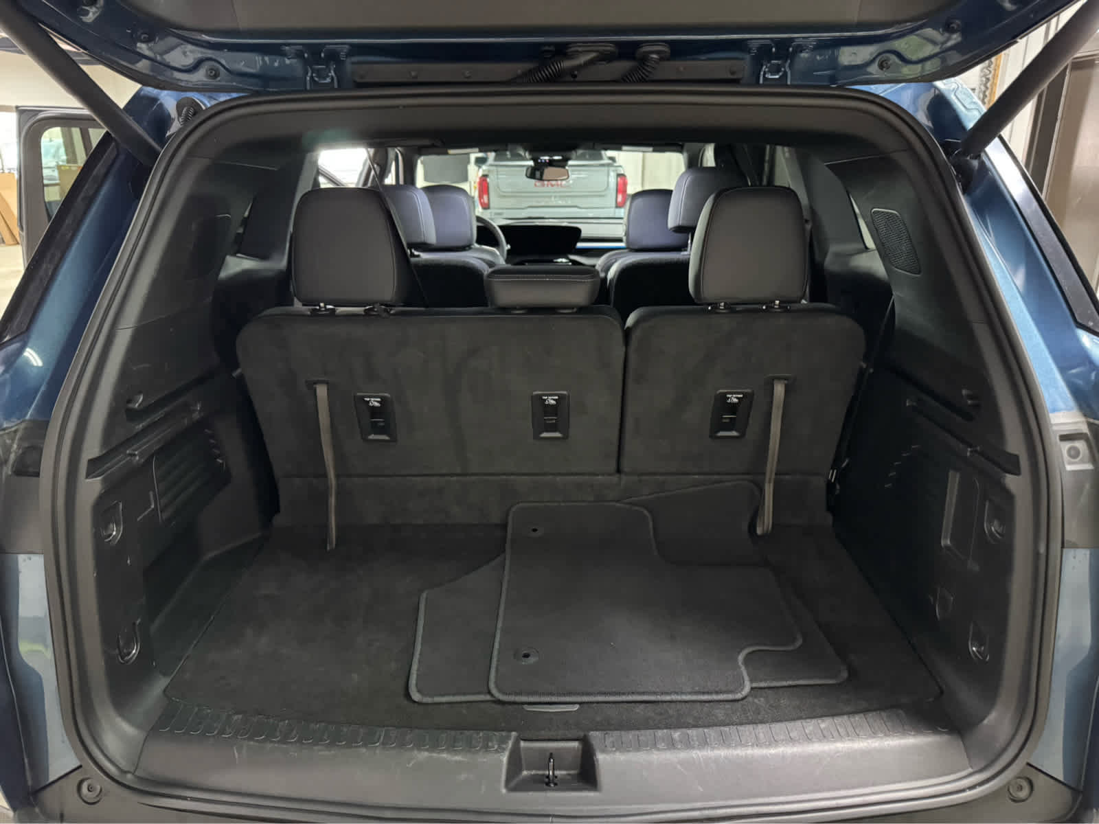 Certified 2025 Buick Enclave Preferred image 13