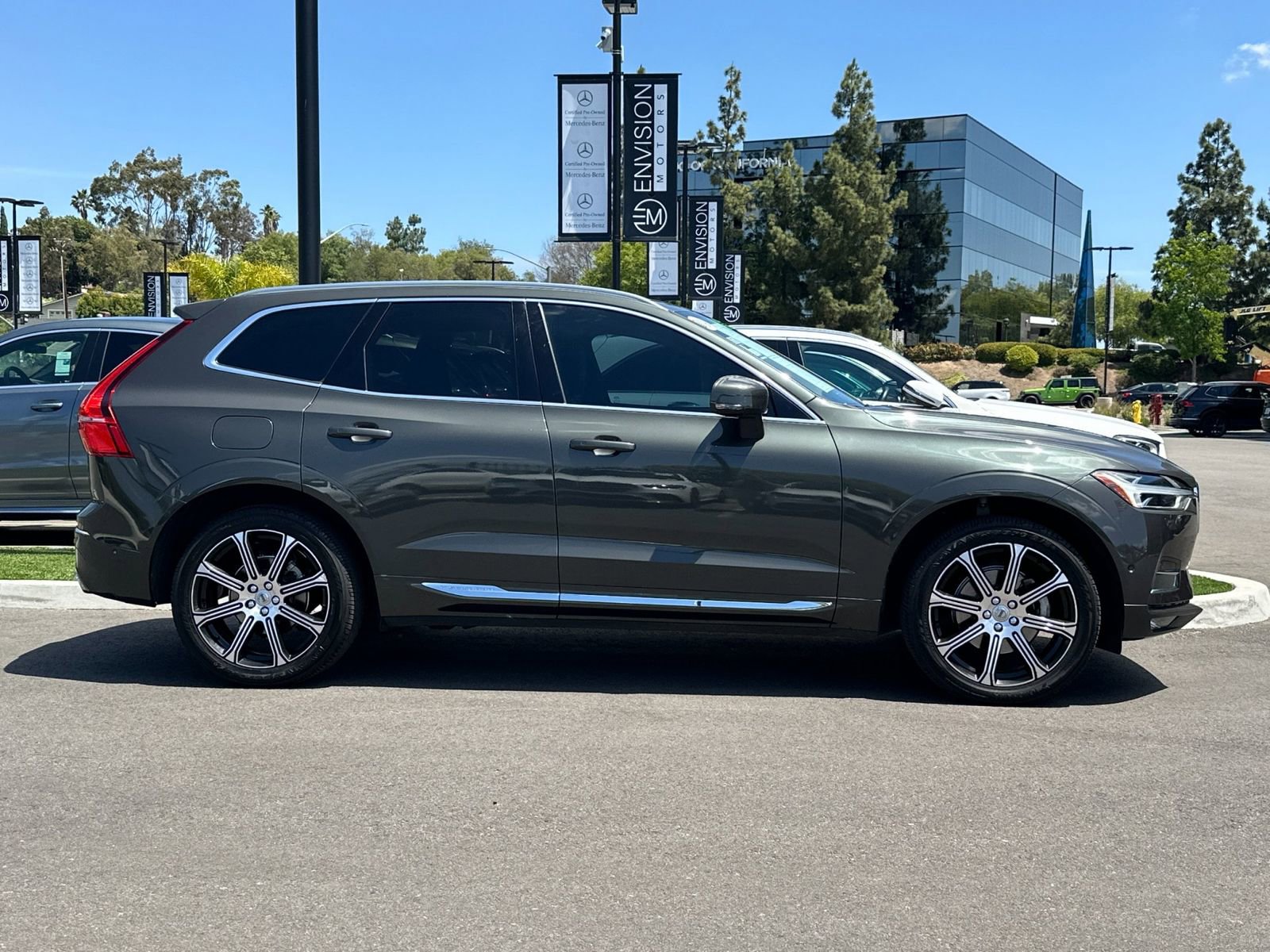 Used 2019 Volvo XC60 T5 Inscription w/ Protection Package Premier AWD/4WD image 2