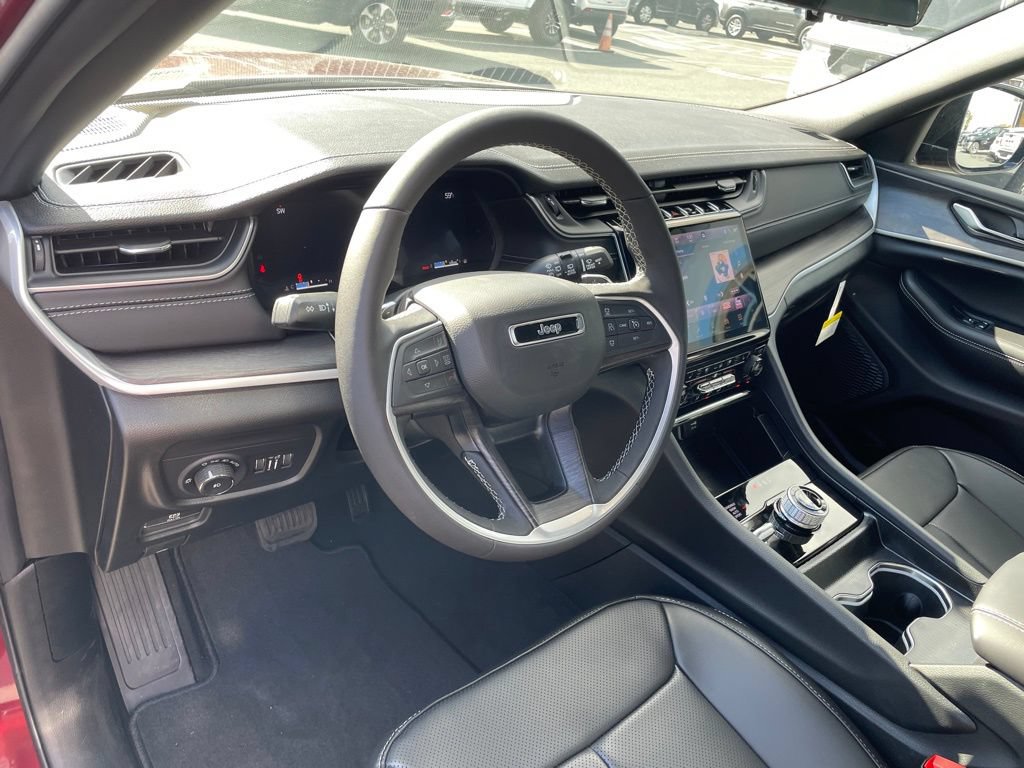 New 2025 Jeep Grand Cherokee Limited w/ Luxury Tech Group II AWD/4WD image 9