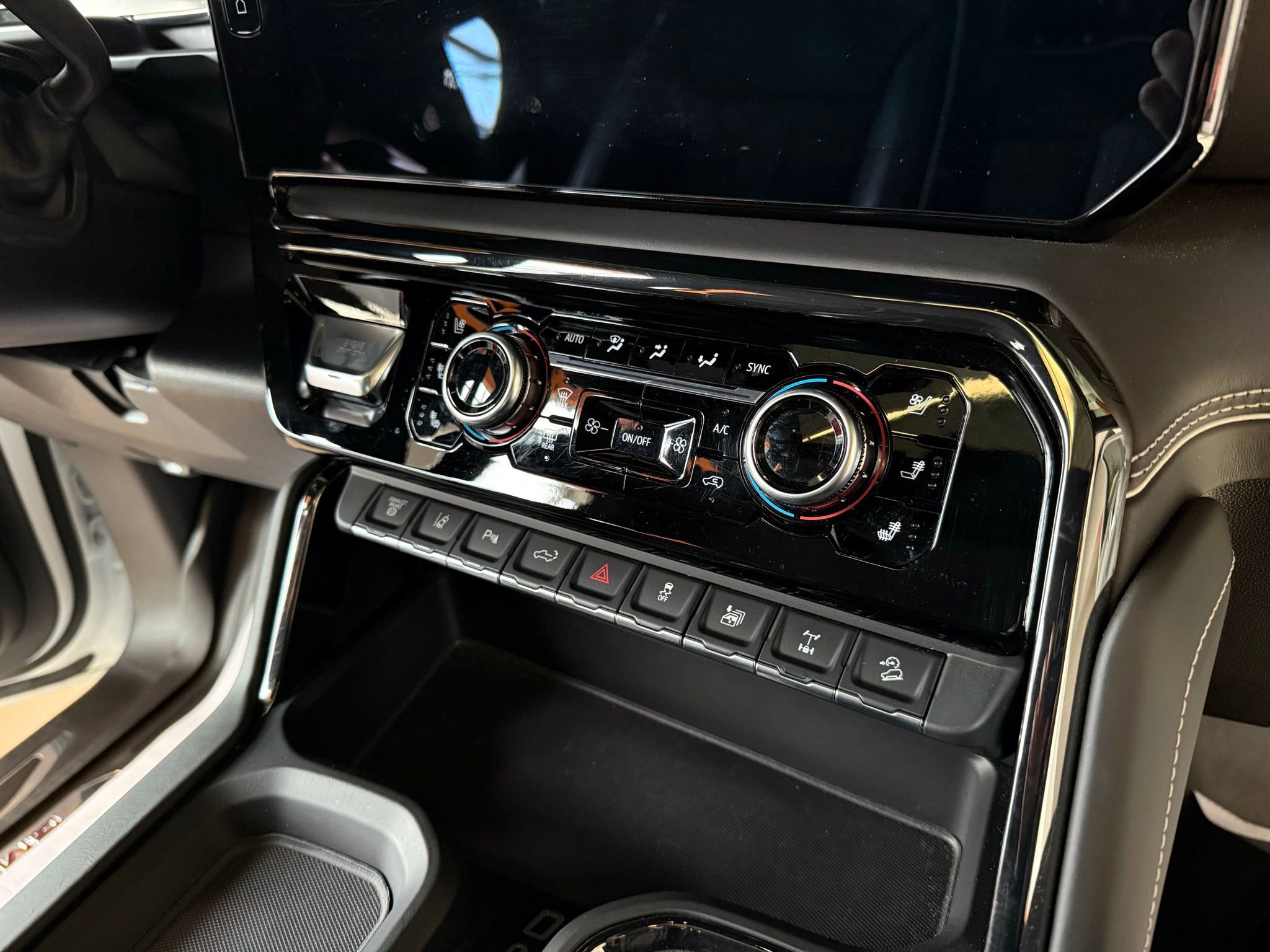 Used 2024 GMC Sierra 2500 AT4X image 31