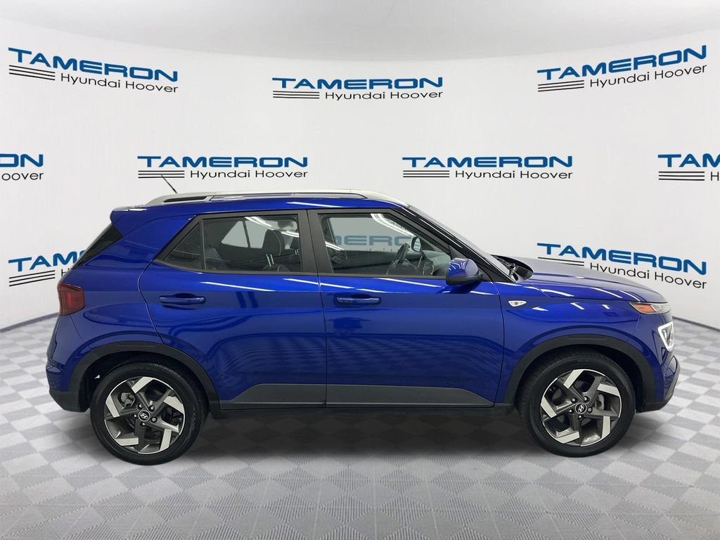 Used 2023 Hyundai Venue Limited w/ Cargo Package FWD image 6