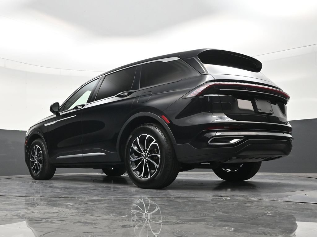 Used 2025 Lincoln Nautilus Premier AWD/4WD image 24