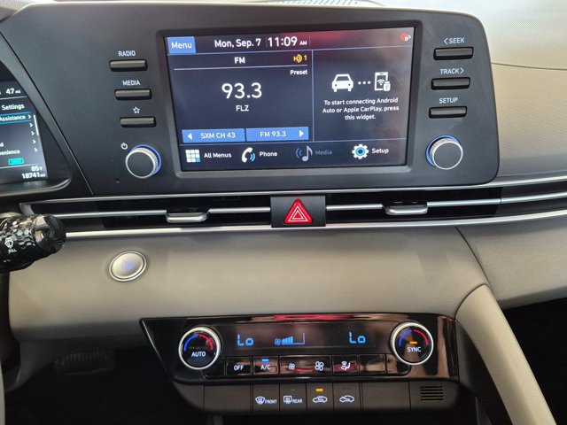 Used 2023 Hyundai Elantra SEL FWD image 13