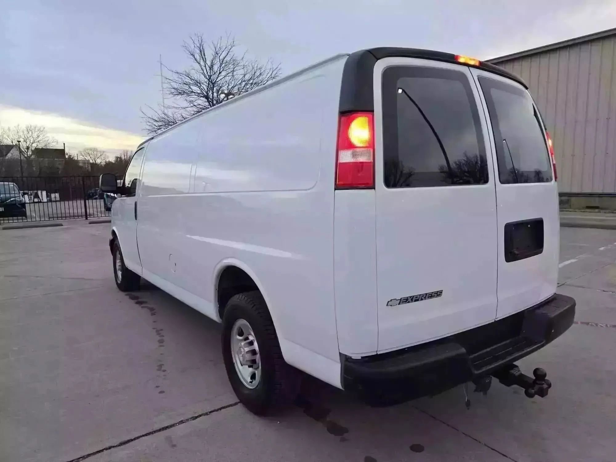 Used 2019 Chevrolet Express 2500 Extended w/ Driver Convenience Package image 7