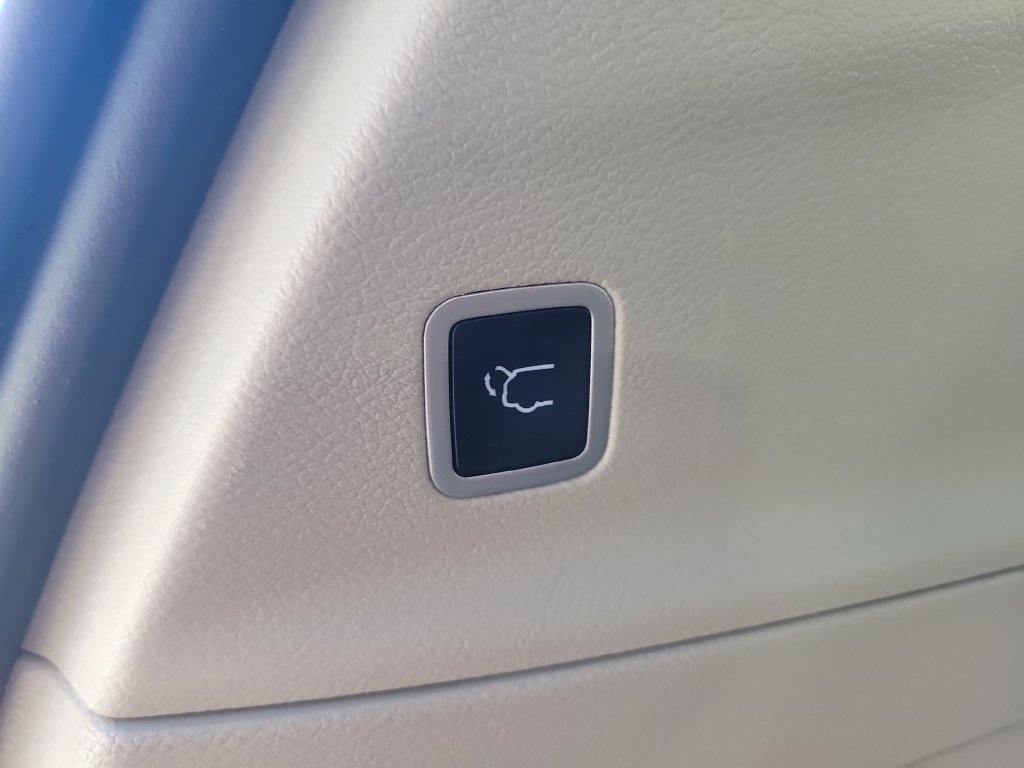 Used 2024 Chrysler Pacifica Touring-L FWD image 13