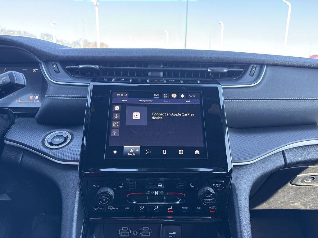 Used 2023 Jeep Grand Cherokee Altitude image 12