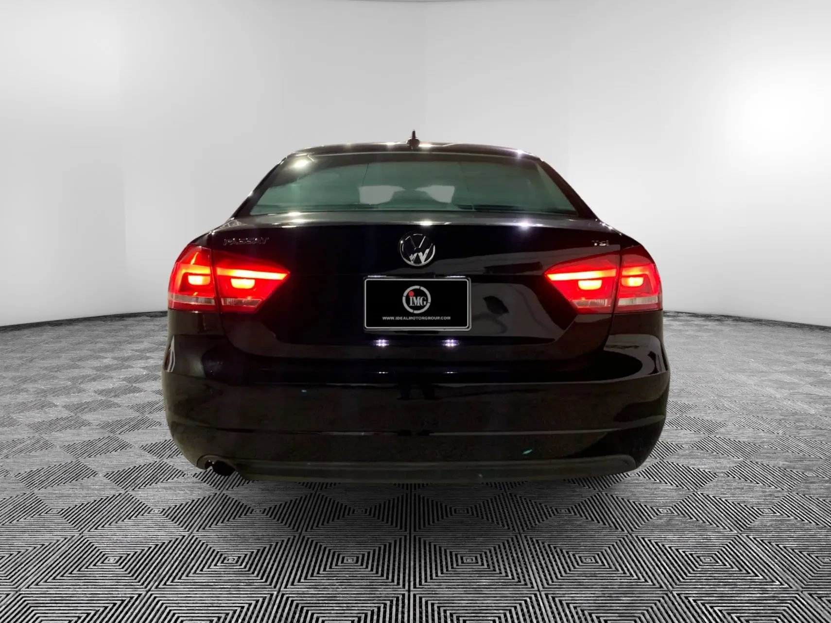 Used 2015 Volkswagen Passat 1.8T Limited Edition FWD image 7