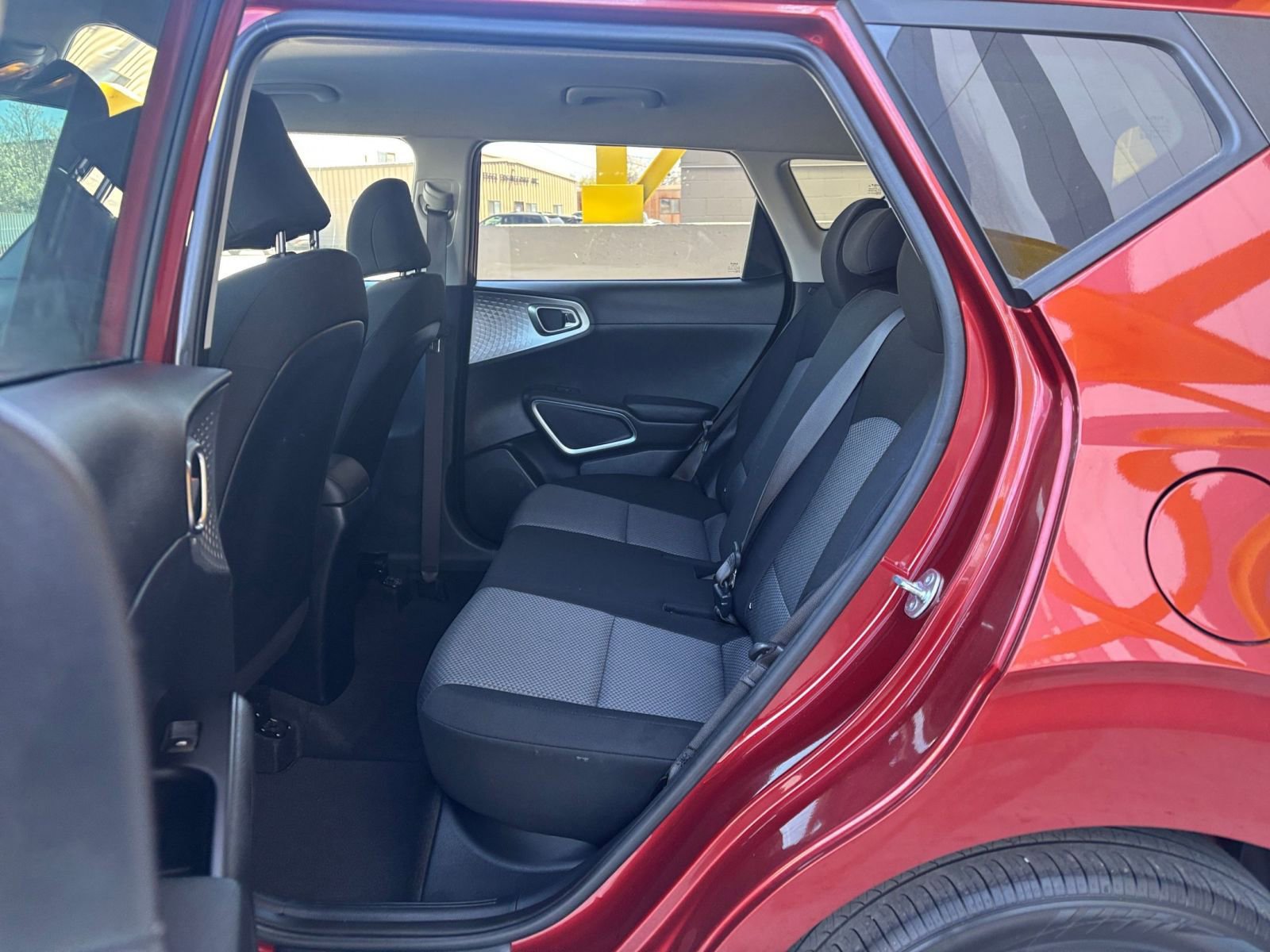 Used 2025 Kia Soul LX w/ LX Technology Package FWD image 23