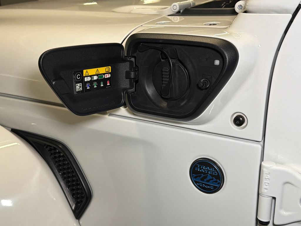 Used 2024 Jeep Wrangler High Altitude AWD/4WD image 17