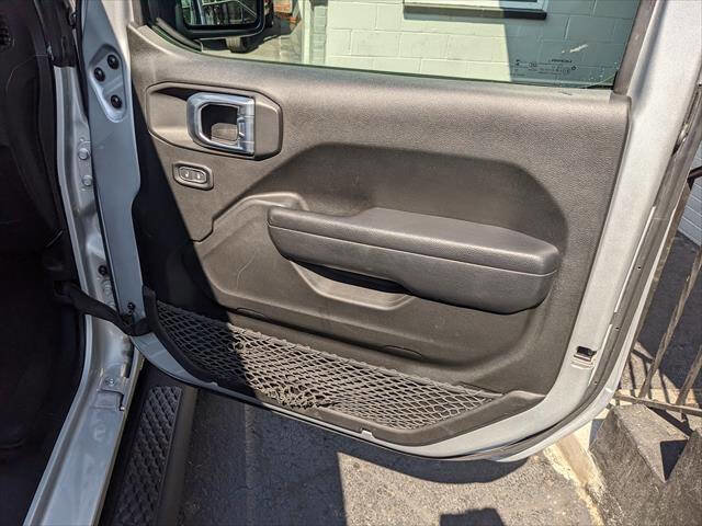 Used 2023 Jeep Gladiator Sport image 18